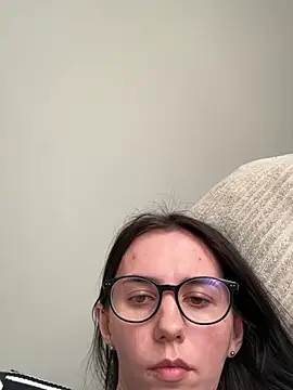 Oliviyaa kiss  online show from March 17, 2026, 3:26 pm