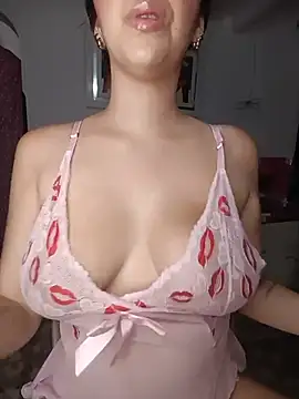 Snapshot of Kitty_Loveee chatting on June 14, 2026, 10:23 pm Kitty Loveee online show from June 14, 2026, 10:23 pm