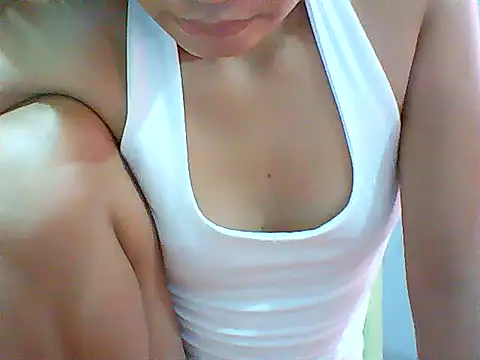 Snapshot of Andrea_Bloom19 chatting on July 22, 2026, 1:08 am Andrea Bloom19 online show from July 22, 2026, 1:08 am
