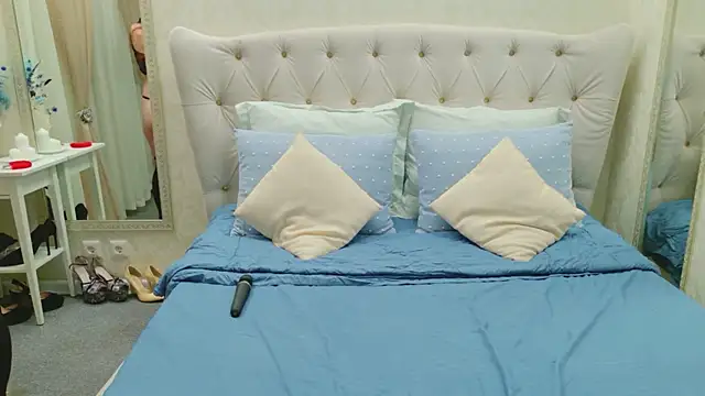 Redhead Vixen  online show from March 16, 2026, 1:22 am