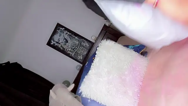 floraHottest online show from March 15, 2026, 7:47 am