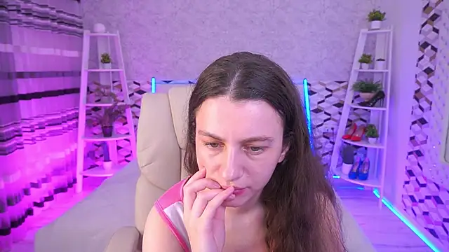 LittleJulii online show from May 26, 2026, 7:43 pm