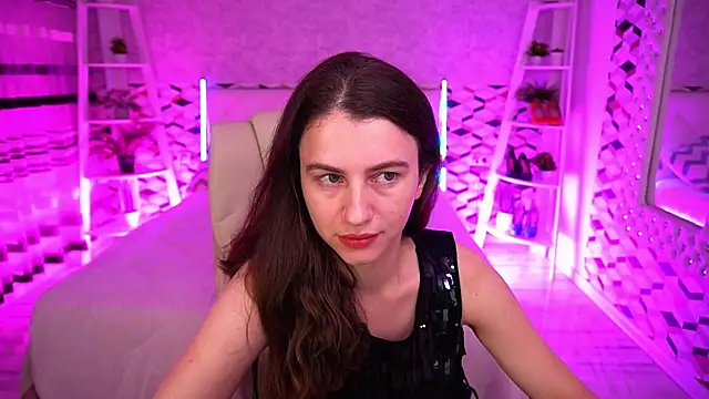 LittleJulii online show from June 10, 2026, 7:35 pm