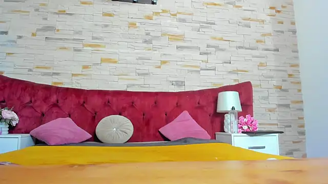 MiaaAngell online show from May 25, 2026, 3:01 am