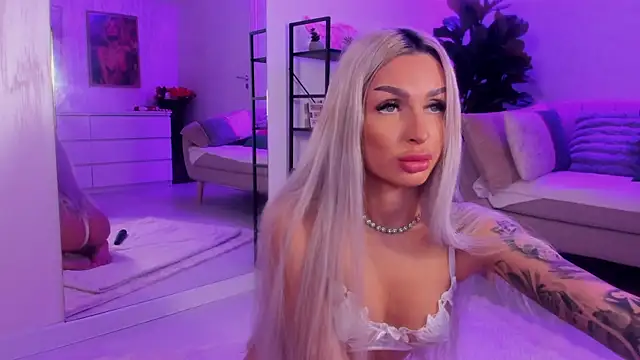 Snapshot of ArianaXO_ chatting on May 22, 2026, 6:31 am ArianaXO online show from May 22, 2026, 6:31 am