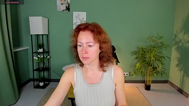 Snapshot of LeticiaRomano chatting on June 19, 2026, 4:06 am LeticiaRomano online show from June 19, 2026, 4:06 am
