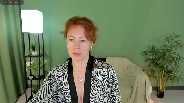 Snapshot of LeticiaRomano chatting on July 7, 2026, 6:47 am LeticiaRomano online show from July 7, 2026, 6:47 am