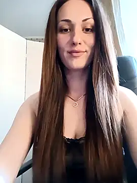 LunaCrystall online show from May 3, 2026, 4:02 pm