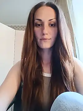 Snapshot of LunaCrystall chatting on May 22, 2026, 3:39 pm LunaCrystall online show from May 22, 2026, 3:39 pm