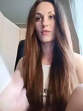 Snapshot of LunaCrystall chatting on June 3, 2026, 4:01 pm LunaCrystall online show from June 3, 2026, 4:01 pm