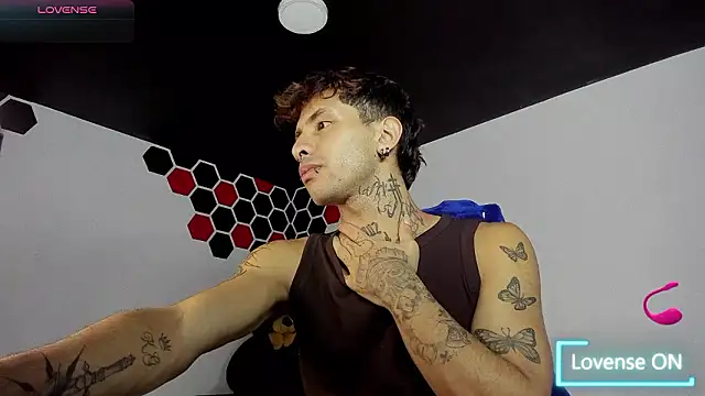 Wall ee- online show from March 18, 2026, 3:53 am