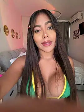 Snapshot of SaraValentina11 chatting on April 1, 2026, 6:05 pm SaraValentina11 online show from April 1, 2026, 6:05 pm