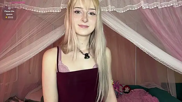 Snapshot of OnlyEva1 chatting on May 10, 2026, 8:41 am OnlyEva1 online show from May 10, 2026, 8:41 am