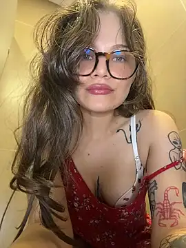 Snapshot of Tallulah_Kinky chatting on July 8, 2026, 6:12 pm Tallulah Kinky online show from July 8, 2026, 6:12 pm