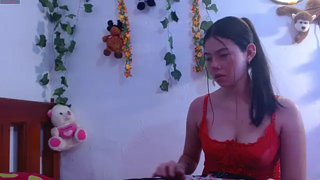 Snapshot of Draculaura_X chatting on April 22, 2026, 11:50 pm Draculaura X online show from April 22, 2026, 11:50 pm