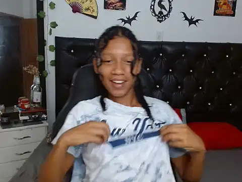 Luna Ebony  online show from March 16, 2026, 11:42 pm