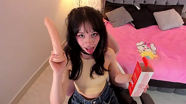 kitticam online show from March 17, 2026, 7:39 pm