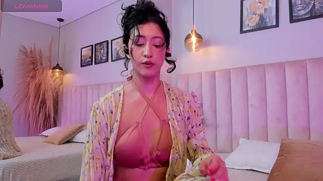 karoline lux online show from March 13, 2026, 3:24 am