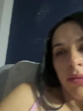 Snapshot of leila_moretti chatting on April 20, 2026, 1:30 am leila moretti online show from April 20, 2026, 1:30 am