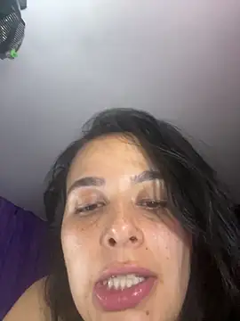 Snapshot of leila_moretti chatting on April 25, 2026, 4:37 am leila moretti online show from April 25, 2026, 4:37 am