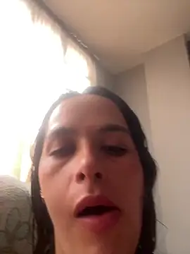 Snapshot of leila_moretti chatting on April 27, 2026, 5:44 pm leila moretti online show from April 27, 2026, 5:44 pm