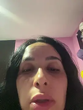Snapshot of leila_moretti chatting on April 28, 2026, 2:27 am leila moretti online show from April 28, 2026, 2:27 am