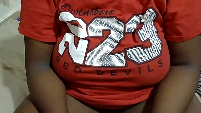 QueenOfBooty online show from March 11, 2026, 7:47 am