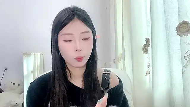 yiyibaby2026 online show from April 16, 2026, 2:56 am