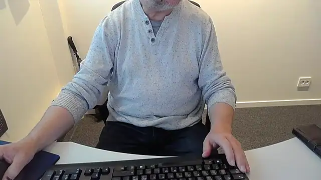 Snapshot of Buggemann chatting on June 2, 2026, 3:30 am Buggemann online show from June 2, 2026, 3:30 am