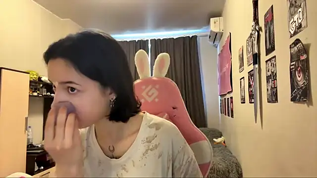 KateMiragee online show from March 19, 2026, 9:35 am