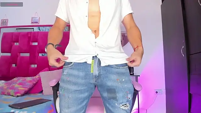 Christopher Harris  online show from April 14, 2026, 1:00 am