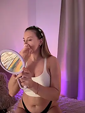 EvaRyen  online show from March 19, 2026, 4:11 pm