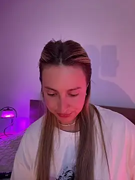 EvaRyen  online show from June 18, 2026, 5:06 pm