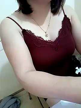 SingleeMomm online show from March 13, 2026, 6:20 am