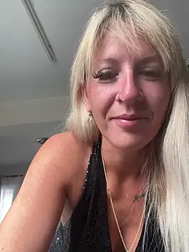AtomBlondy online show from May 20, 2026, 5:24 am