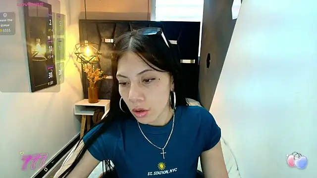 Abril Fox   online show from April 30, 2026, 8:15 pm