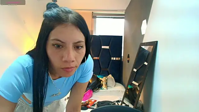 Snapshot of Abril_Fox__ chatting on May 5, 2026, 7:33 pm Abril Fox online show from May 5, 2026, 7:33 pm