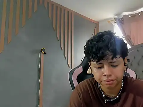 NikiEvanz online show from March 29, 2026, 2:17 pm