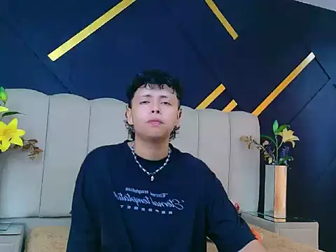 NikiEvanz online show from April 28, 2026, 8:47 pm