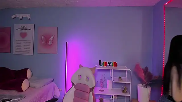 Rachel Wren online show from June 10, 2026, 7:35 pm