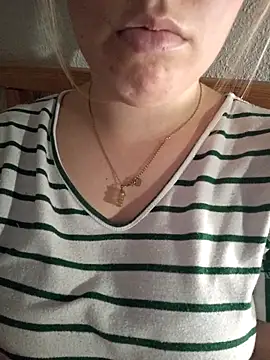 kitsuneniki online show from March 13, 2026, 6:14 pm