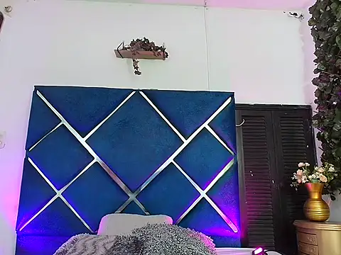 AnaisNuaghty online show from March 23, 2026, 12:42 pm