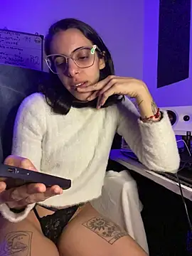 Snapshot of Poison_Ivy_29 chatting on July 9, 2026, 11:31 pm Poison Ivy 29 online show from July 9, 2026, 11:31 pm