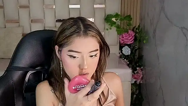 Snapshot of veronicaa_s chatting on May 16, 2026, 8:07 pm veronicaa s online show from May 16, 2026, 8:07 pm