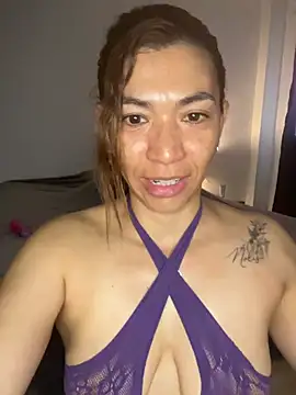 EmelyGigi online show from April 9, 2026, 11:04 am