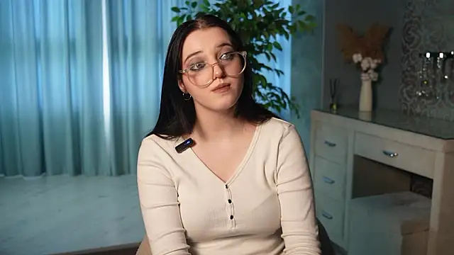 AnnabelScalia online show from March 13, 2026, 9:49 am