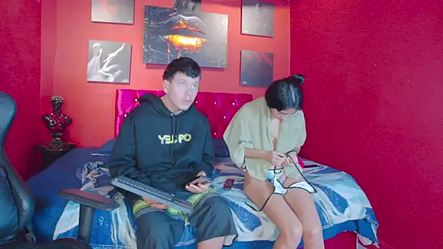 Chloe MagnusKnight  online show from March 16, 2026, 11:25 am