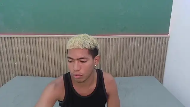 Duohot01 online show from March 19, 2026, 12:20 pm