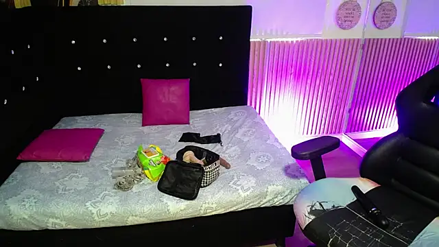 Ebony rizon online show from June 19, 2026, 2:32 pm