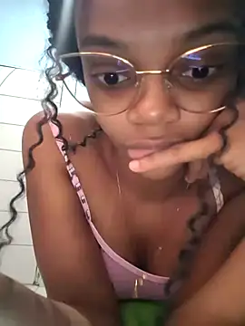 Snapshot of marialuiza2027 chatting on June 2, 2026, 11:12 am marialuiza2027 online show from June 2, 2026, 11:12 am